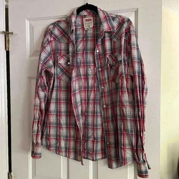 Levi's Other - Levi’s Classic Snap Shirt size L
